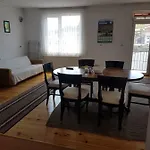 Yana Pensión 3*